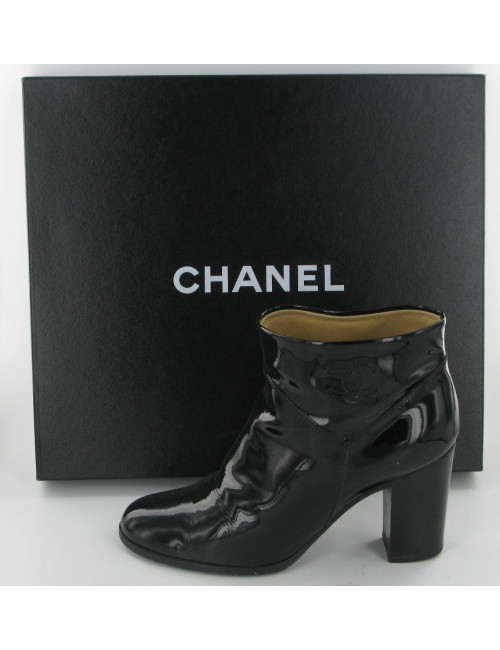 Boots en cuir vernis noir CHANEL