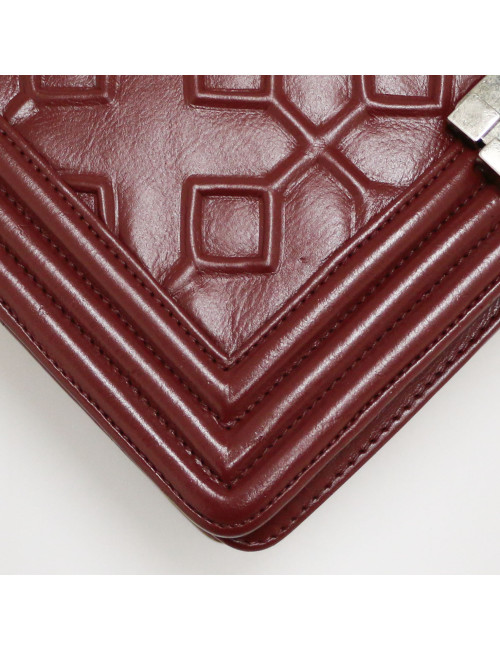 Sac Boy CHANEL embossé bordeaux