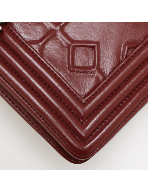 Sac Boy CHANEL embossé bordeaux