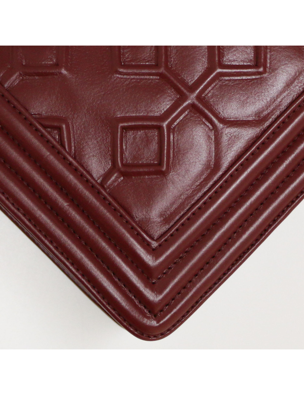 Sac Boy CHANEL embossé bordeaux