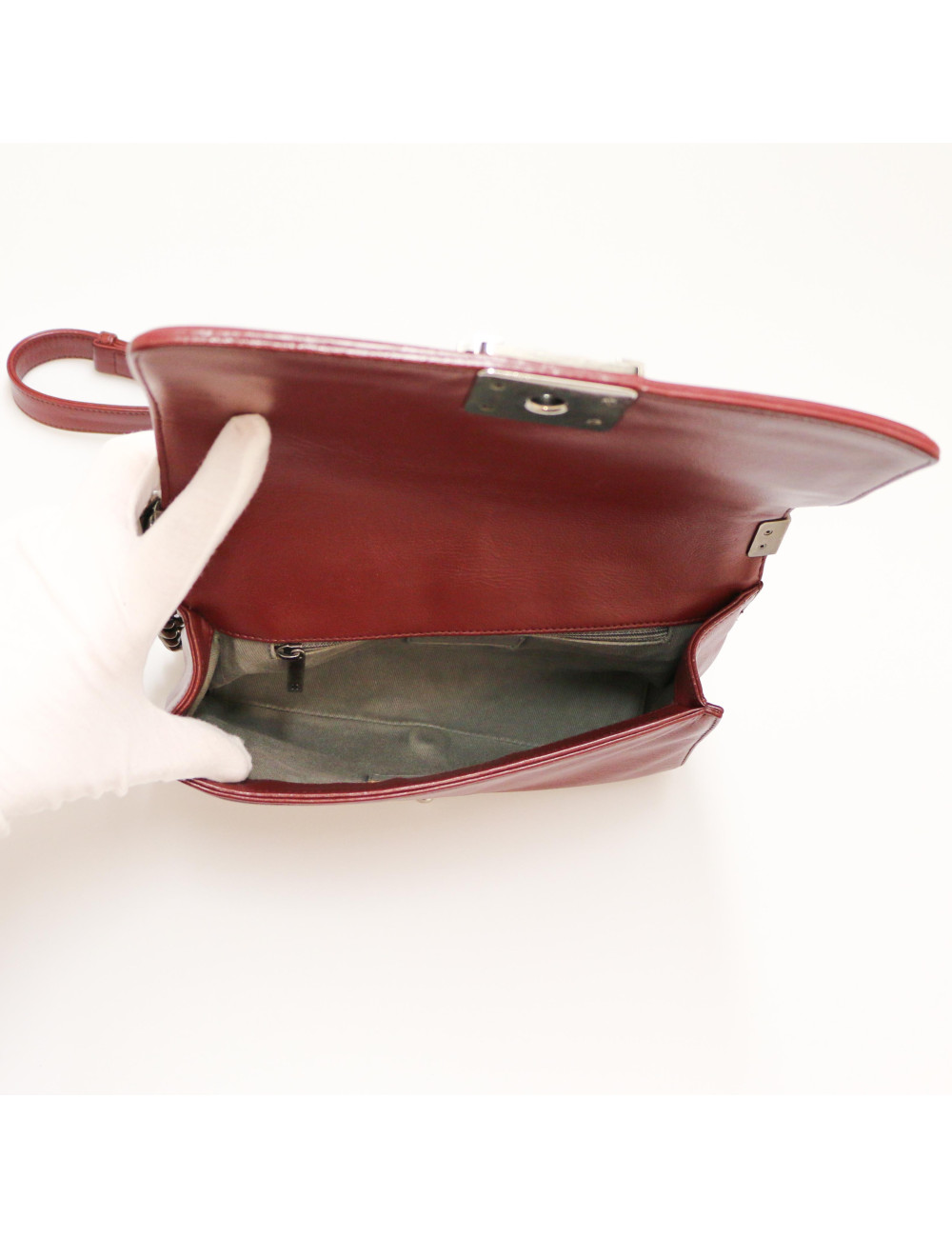 Sac Boy CHANEL embossé bordeaux