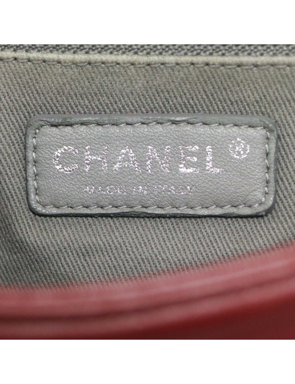 Sac Boy CHANEL embossé bordeaux