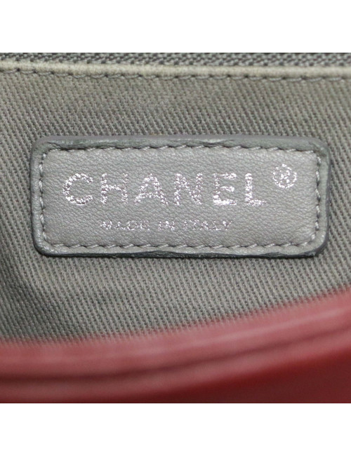 Sac Boy CHANEL embossé bordeaux