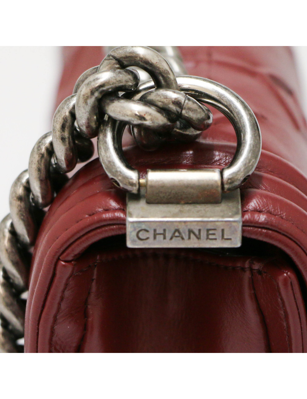 Sac Boy CHANEL embossé bordeaux