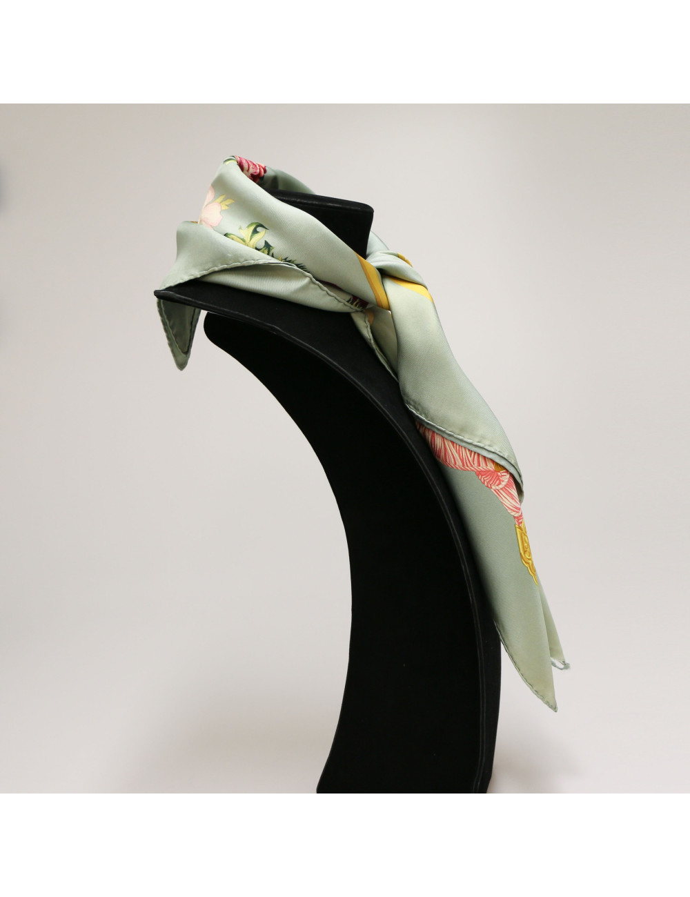 HERMES Régina silk square scarf