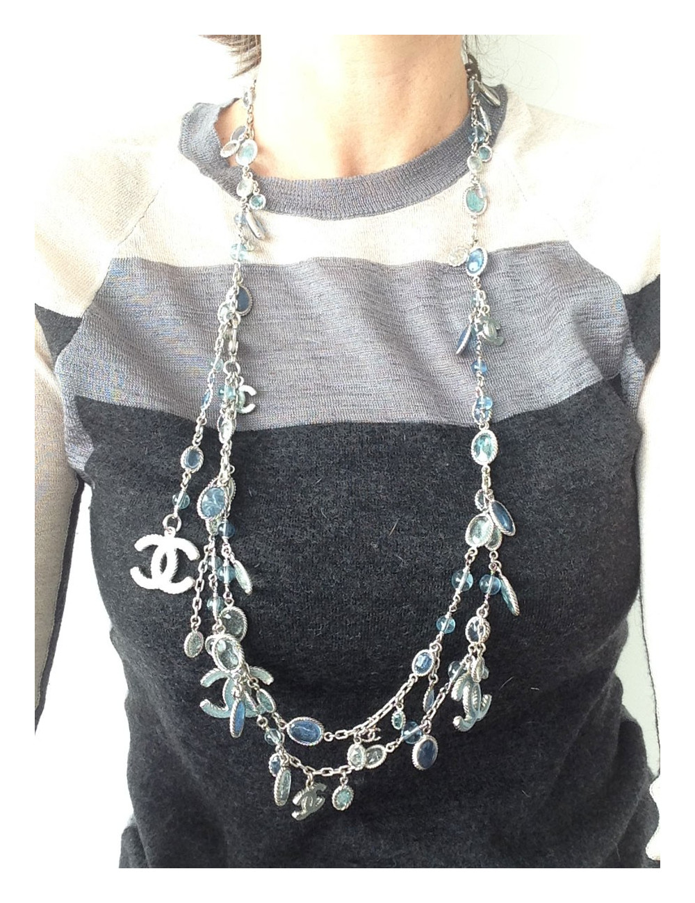 Ceinture sautoir CHANEL en pâte de verre bleu dégradé