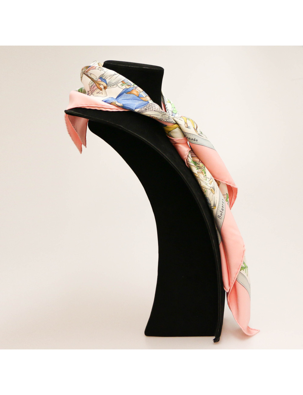 Carré HERMES Costumes Civils rose