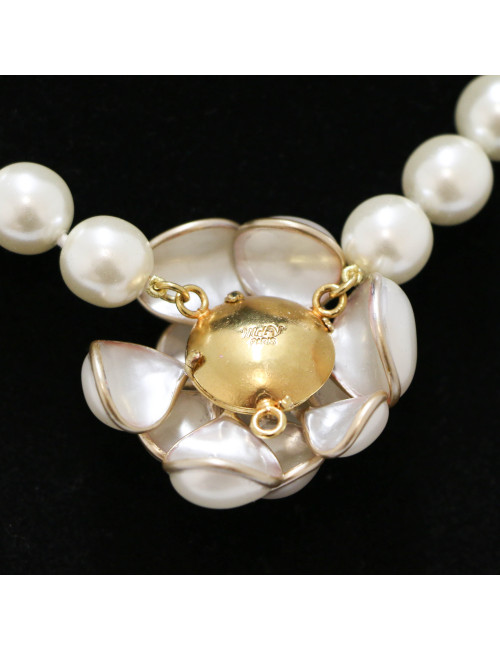  MARGUERITE DE VALOIS molten glass camellia necklace