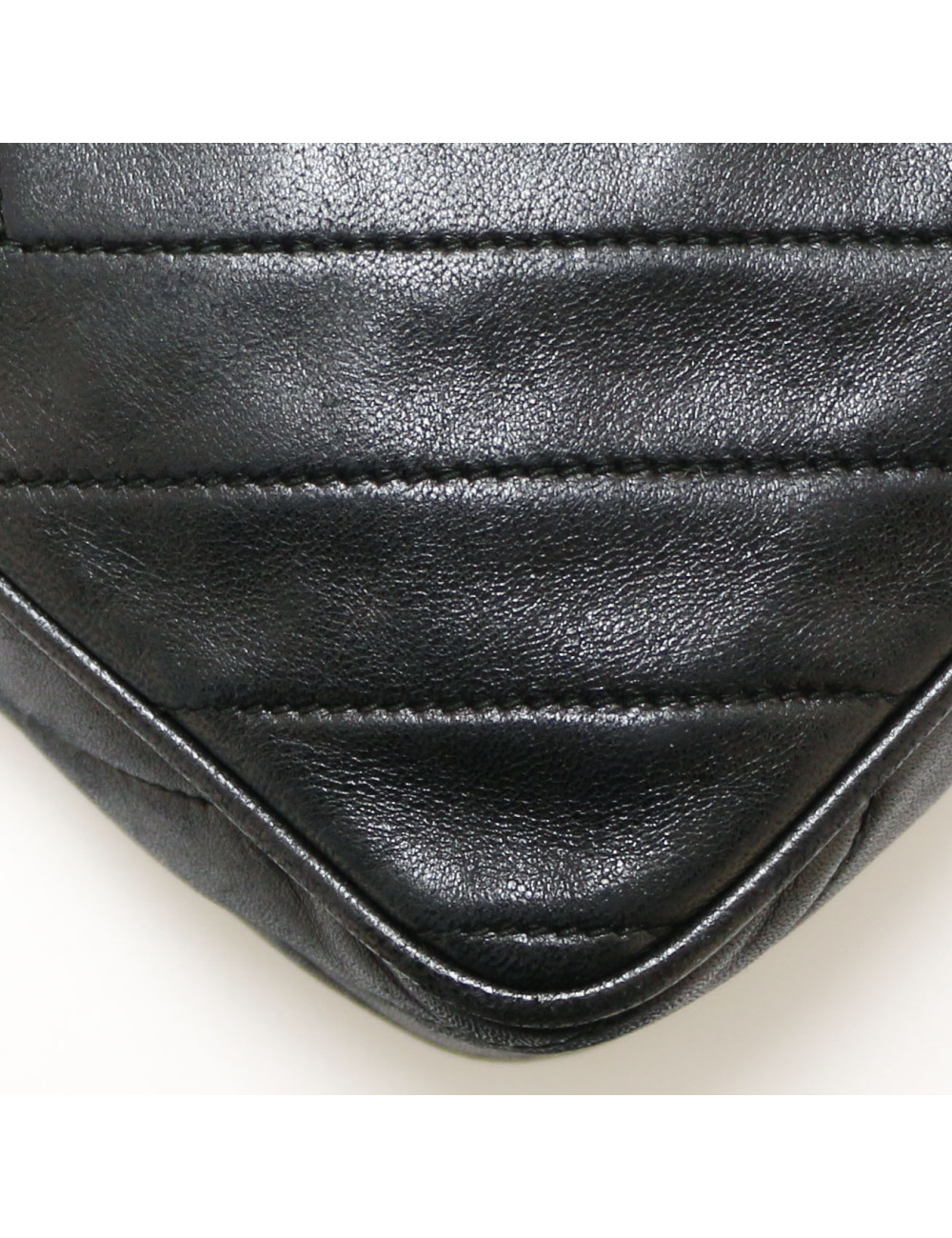 Caméra CHANEL chevron noir