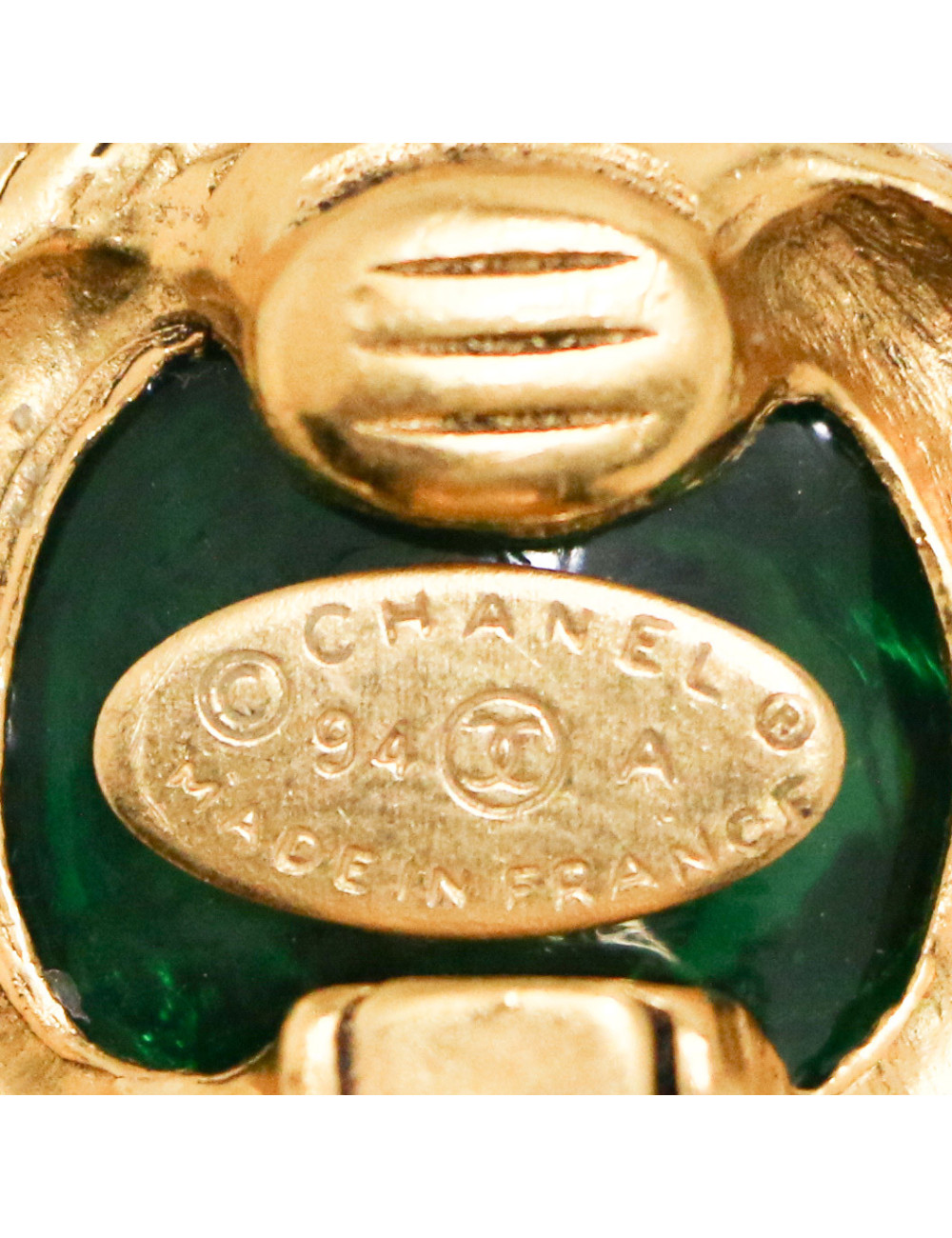 Clips vintage CHANEL CC et pâte de verre