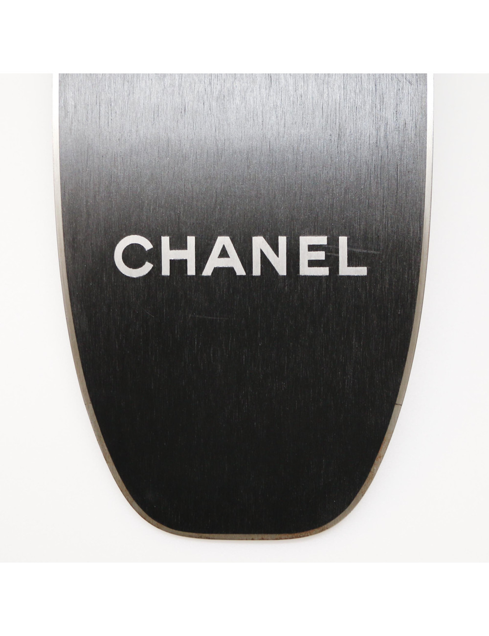 Paire de skis CHANEL façon tweed