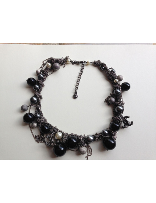 Collier CHANEL chaine ruthénium, perles et CC