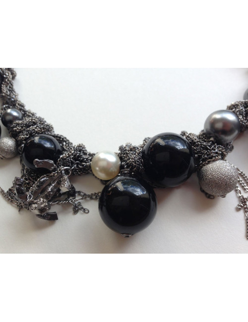 Collier CHANEL chaine ruthénium, perles et CC