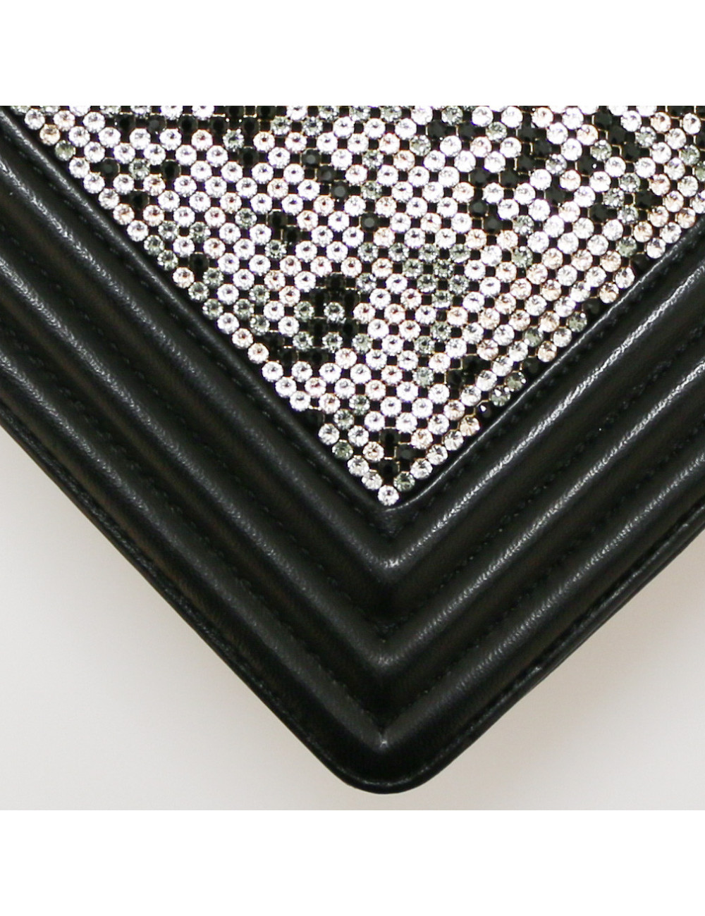 Sac CHANEL Boy en cuir noir et strass