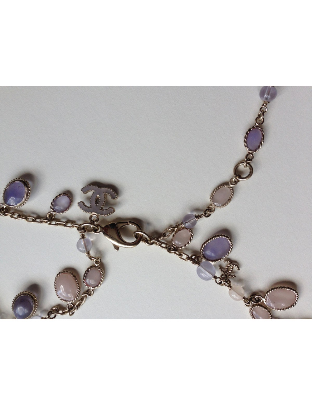 Ceinture sautoir CHANEL en pâte de verre parme et rose dégradé