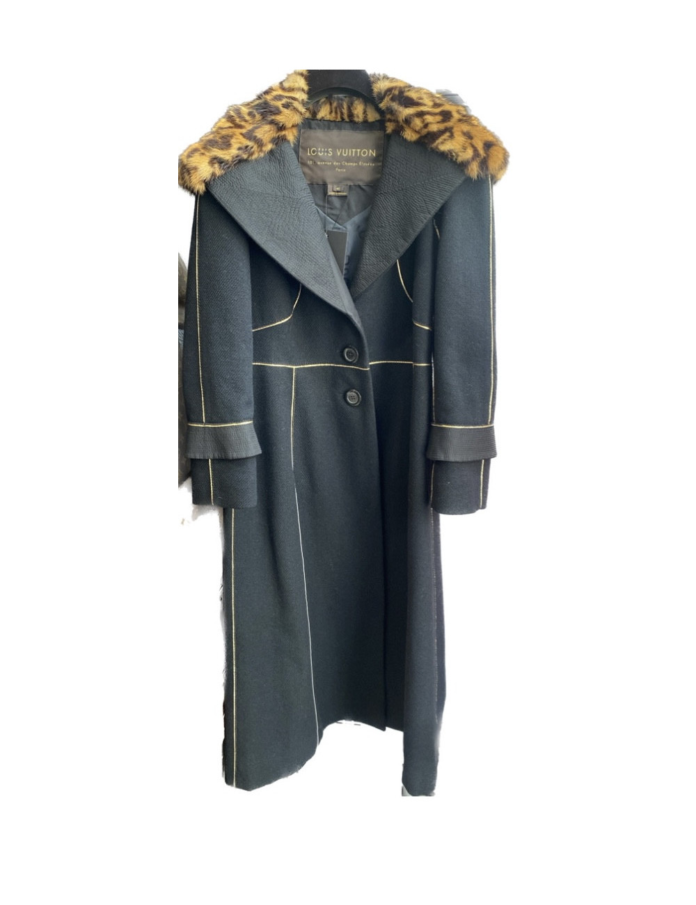 Manteau LOUIS VUITTON col fourrure