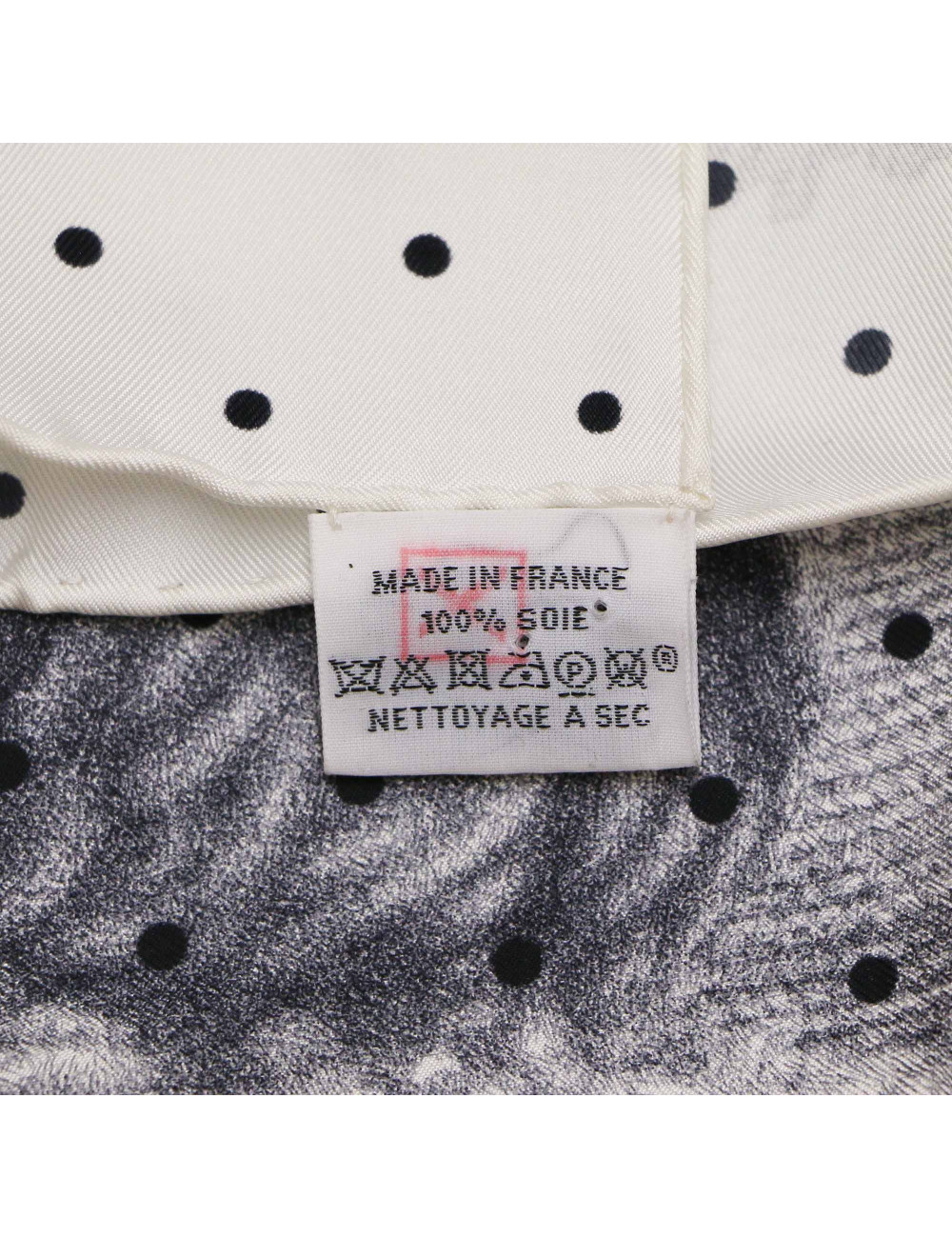 Carré HERMES soie 100 %