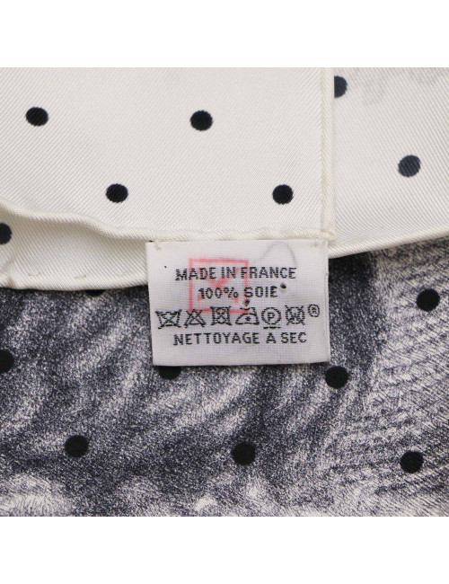 Carré HERMES soie 100 %
