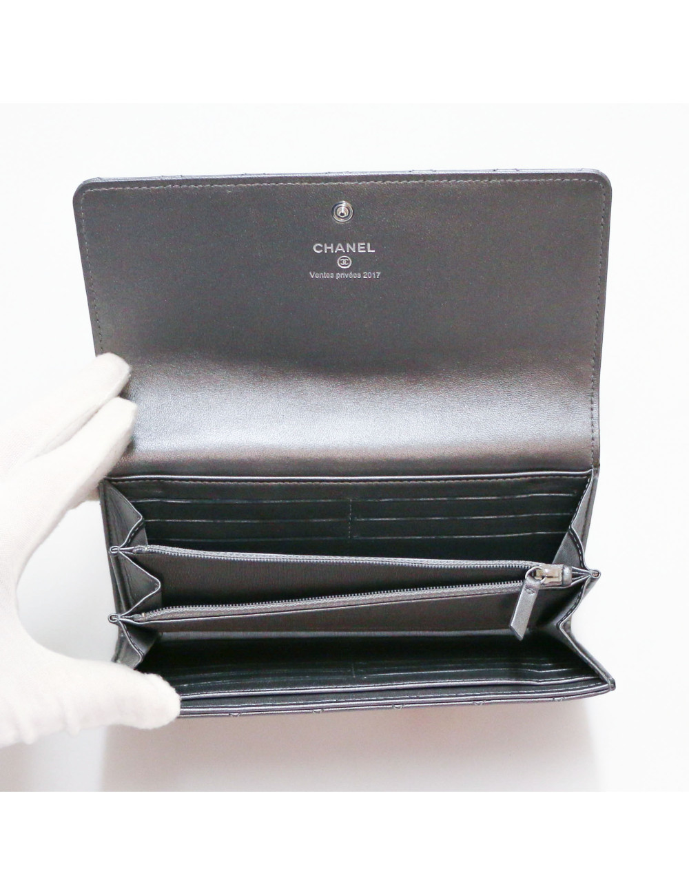 Porte-monnaie CHANEL cuir matelassé argent mat