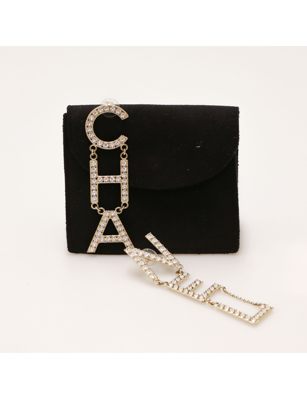 Clous pendants CHANEL C H A N E L