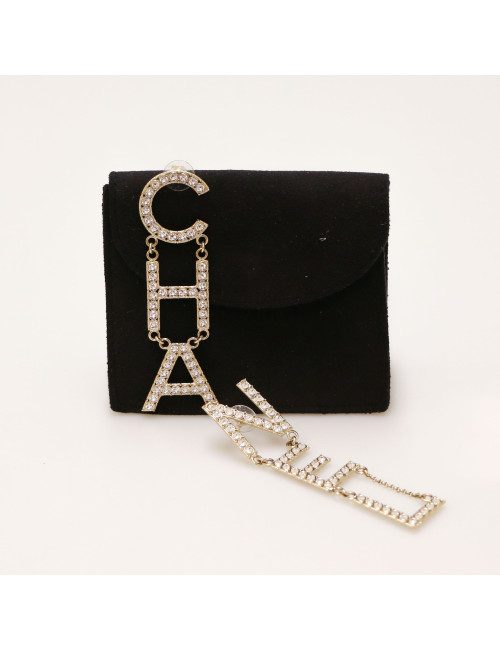 Clous pendants CHANEL C H A N E L