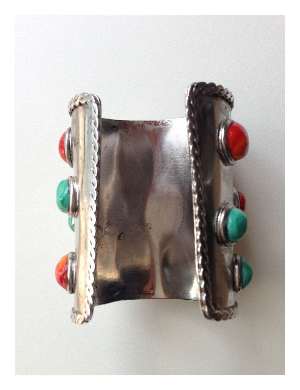 Manchette corail et turquoise MARGUERITE DE VALOIS cabochons pâte de verre et métal argenté