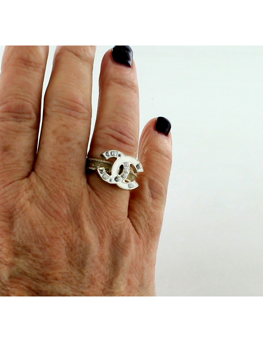 bague CHANEL émaillé beige perles et strass