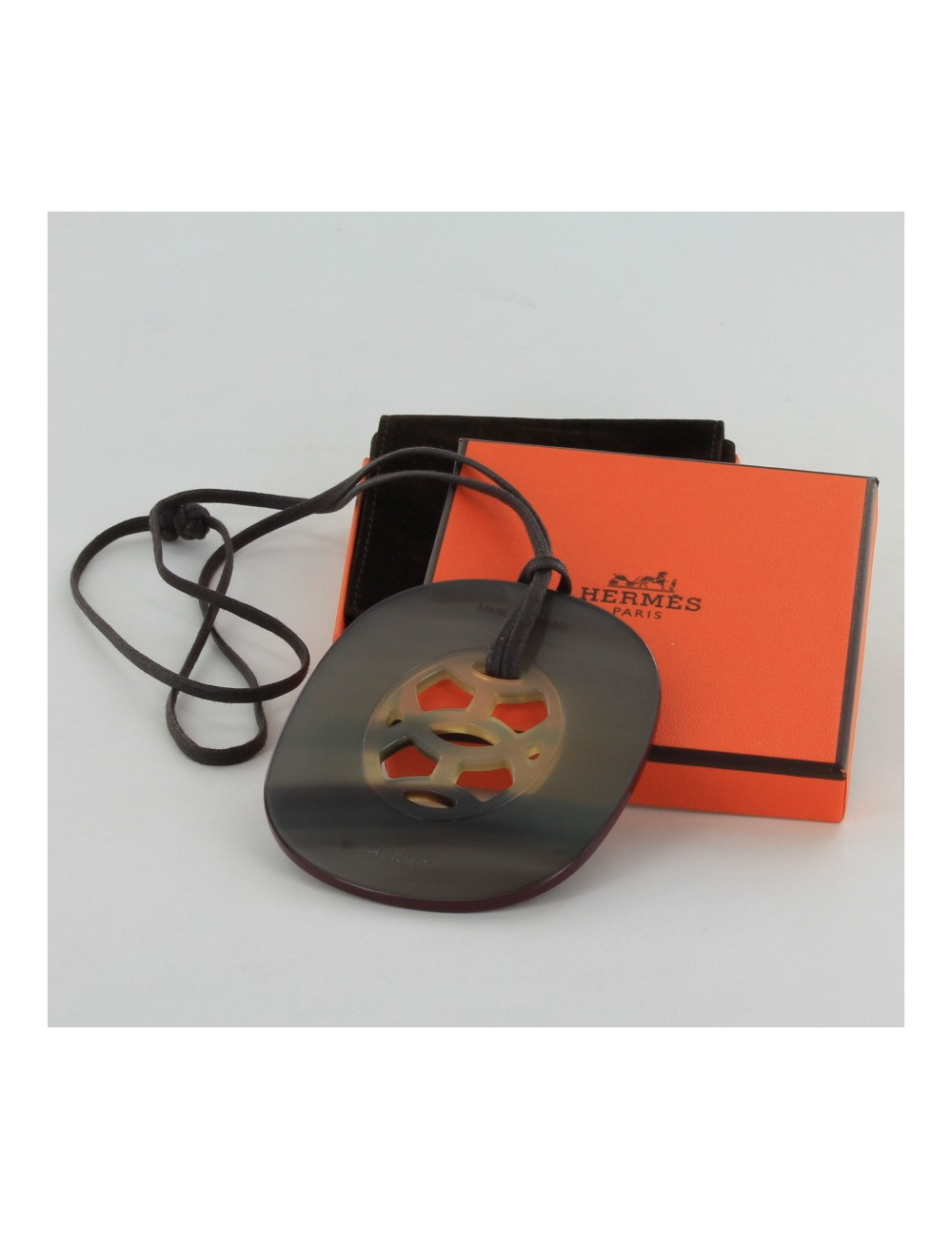 collier HERMES en corne et laque