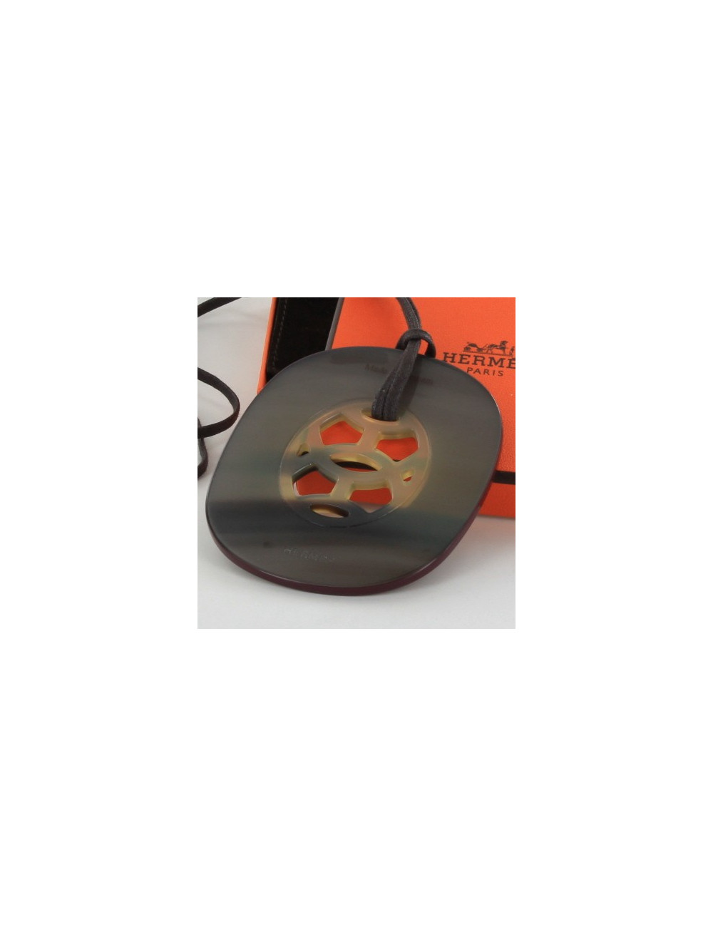 collier HERMES en corne et laque