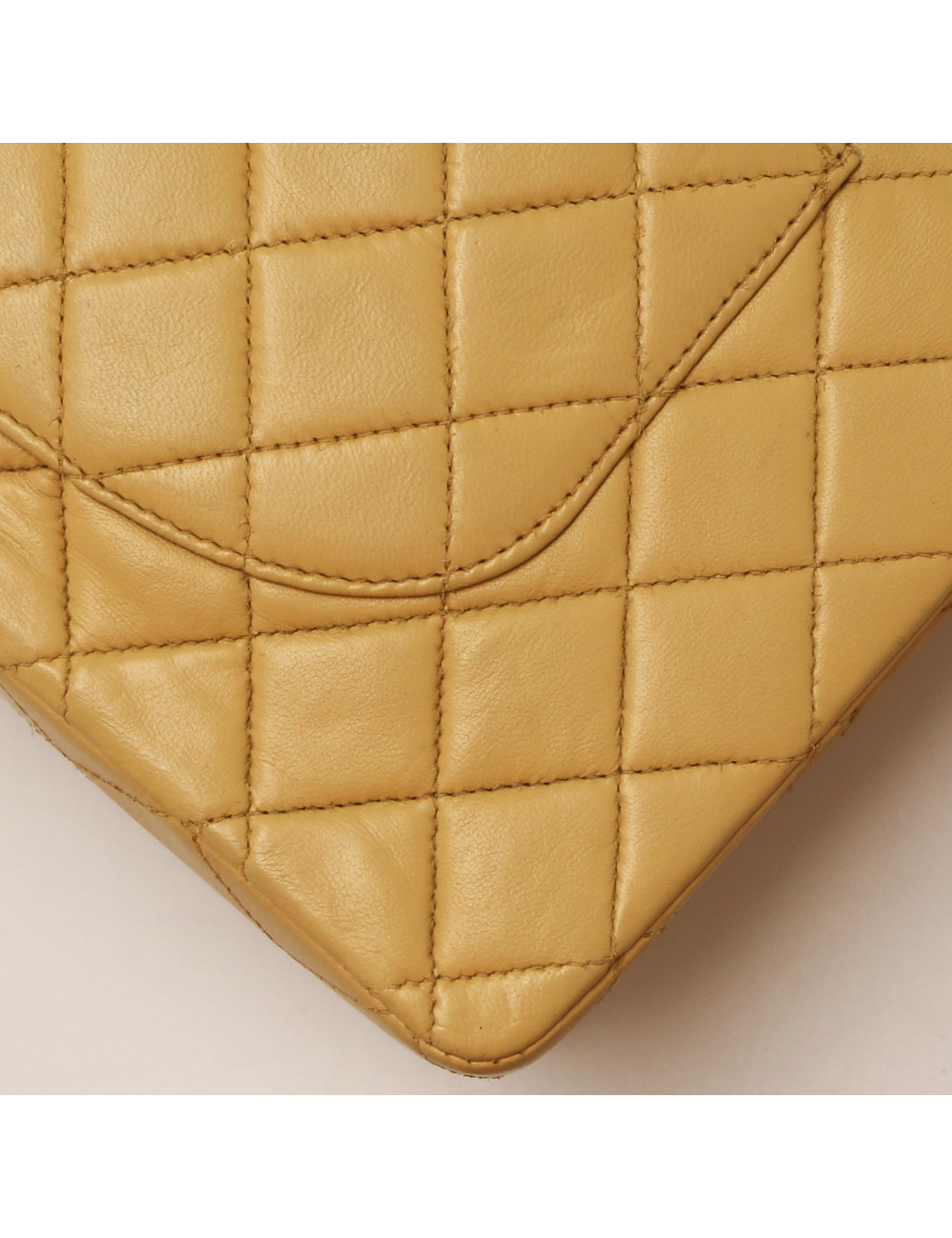 Timeless CHANEL cuir de veau gold