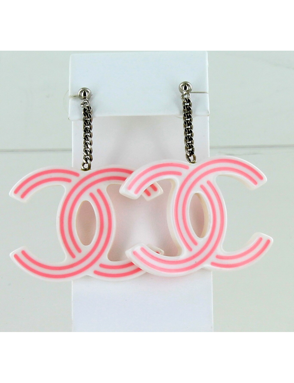 clous d'oreille CHANEL pendantes roses