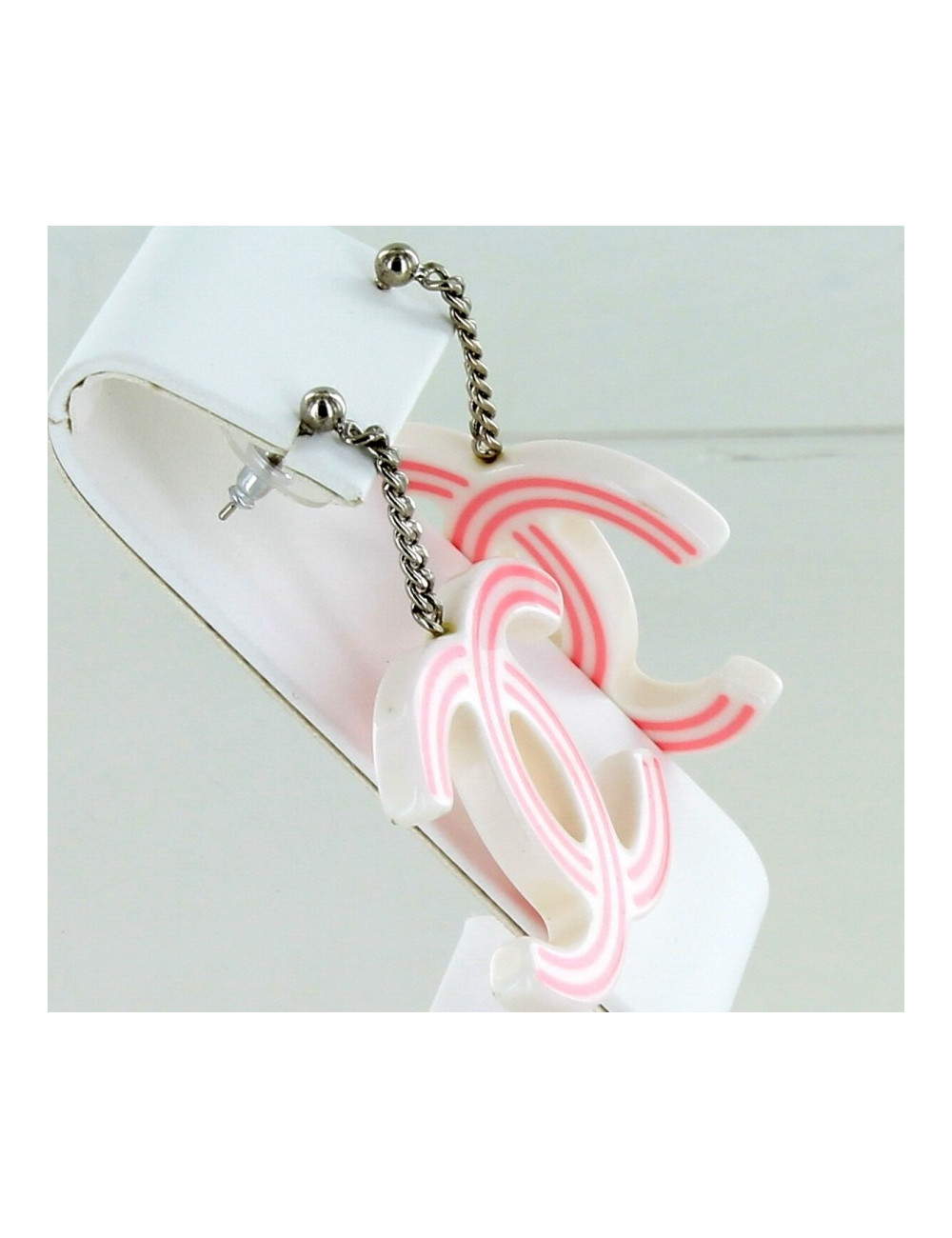 clous d'oreille CHANEL pendantes roses