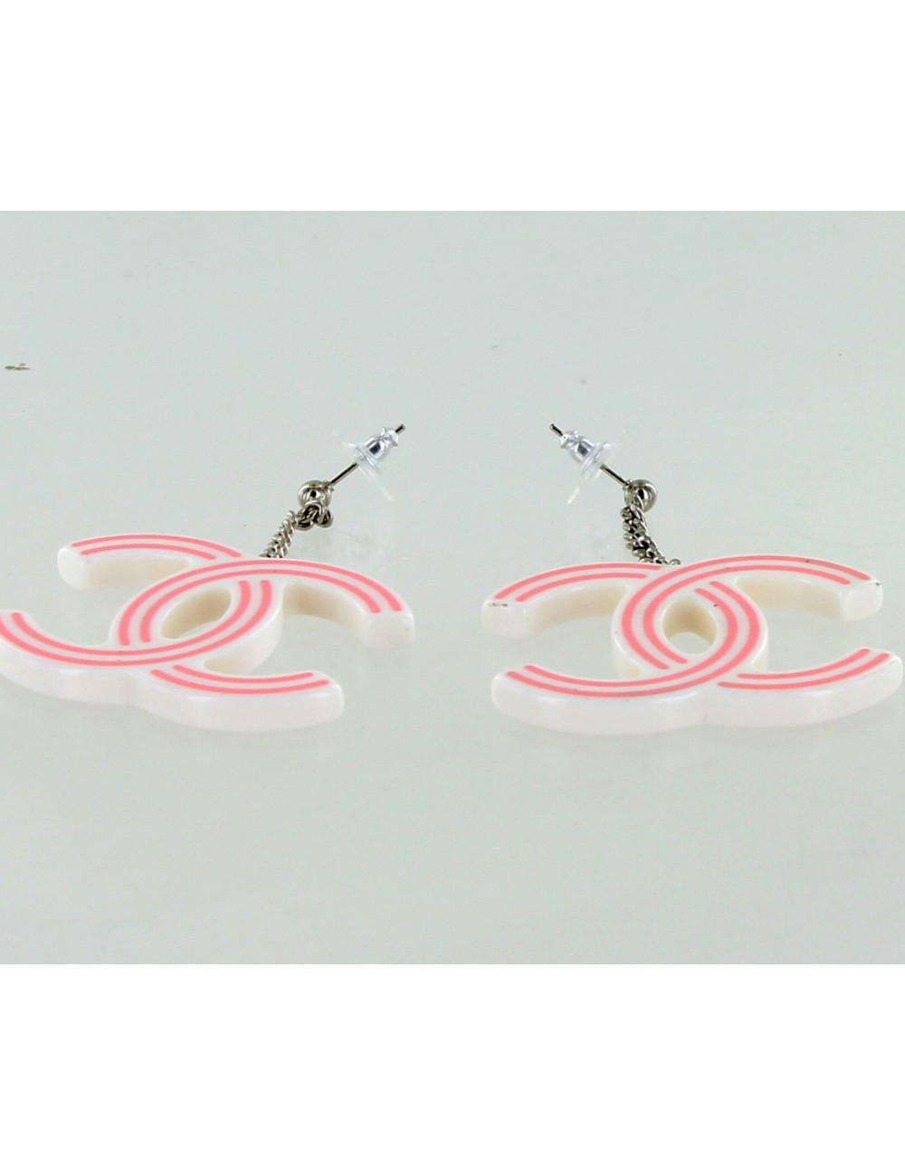 clous d'oreille CHANEL pendantes roses