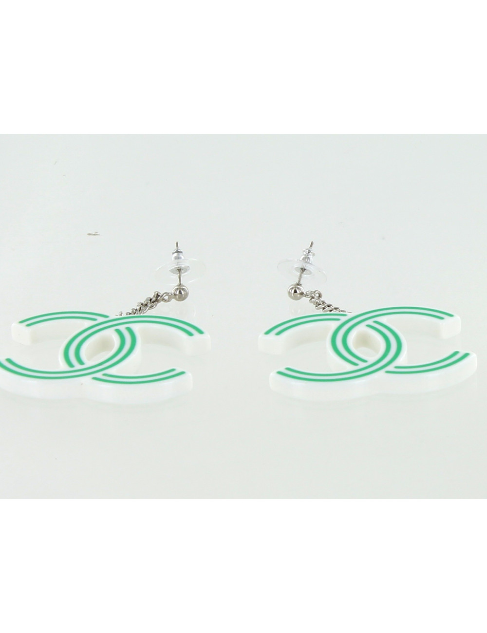 clous d'oreille CHANEL pendantes vertes