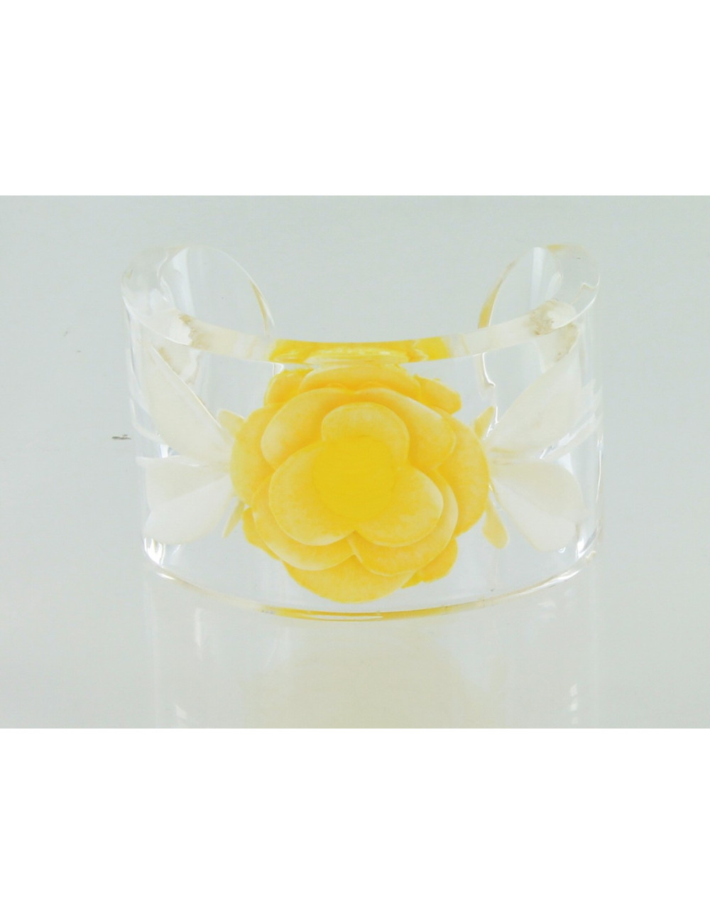 manchette CHANEL en résine jaune