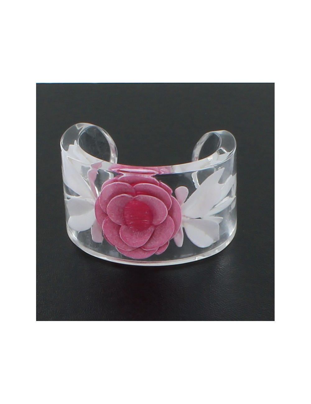manchette CHANEL en résine camélia rose