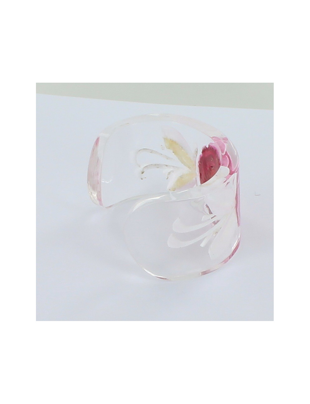 manchette CHANEL en résine camélia rose