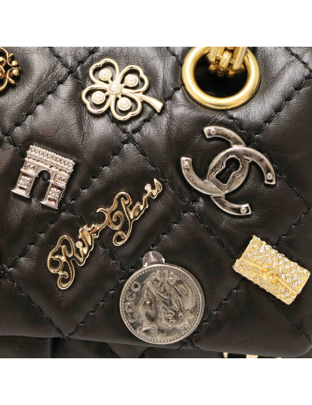 Sac 2.55 CHANEL cuir noir charms