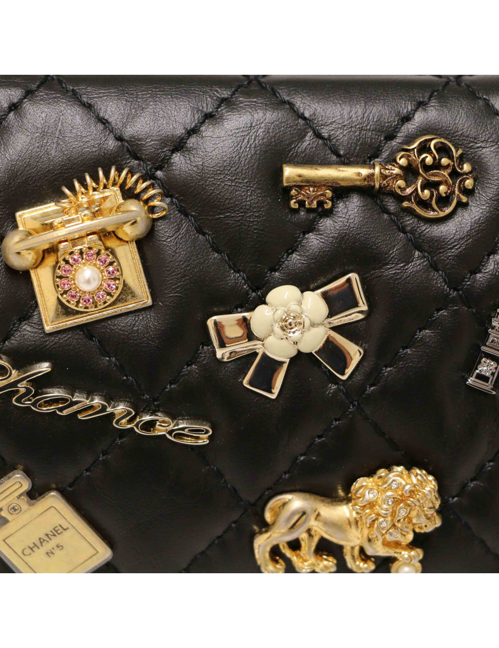 Sac 2.55 CHANEL cuir noir charms