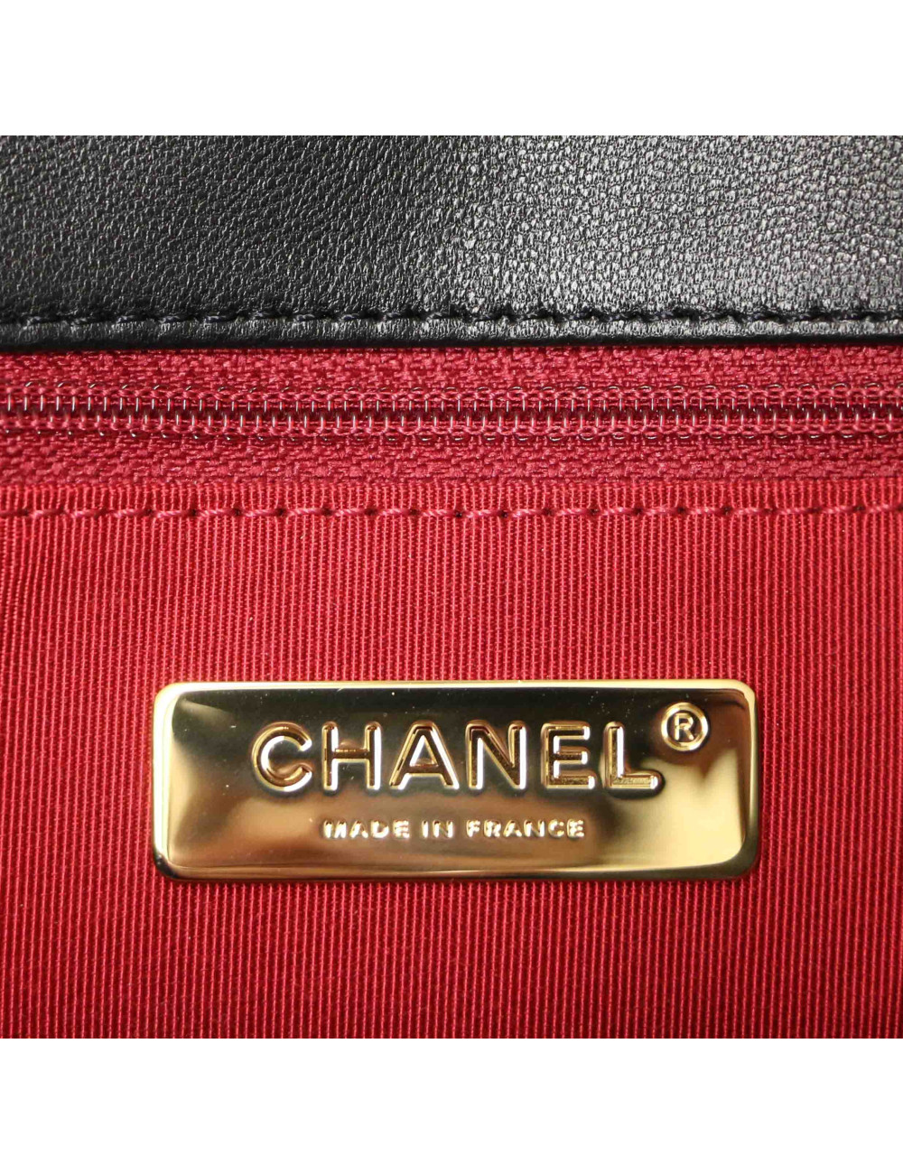 Le 19 CHANEL cuir noir 