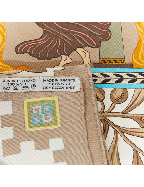 Carré HERMES soie 100 %