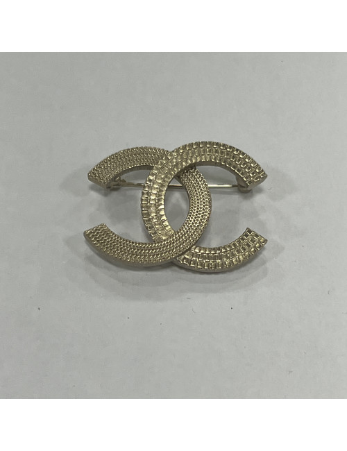 Broche CHANEL striée dorée