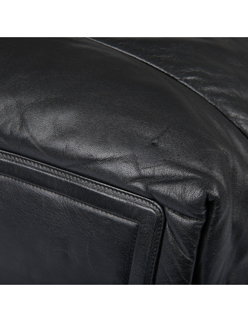 CHANEL Cocoon bag in reversible black and burgundy leather