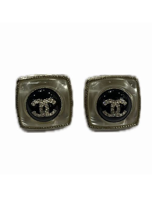Clous carrés CHANEL nacrés strass