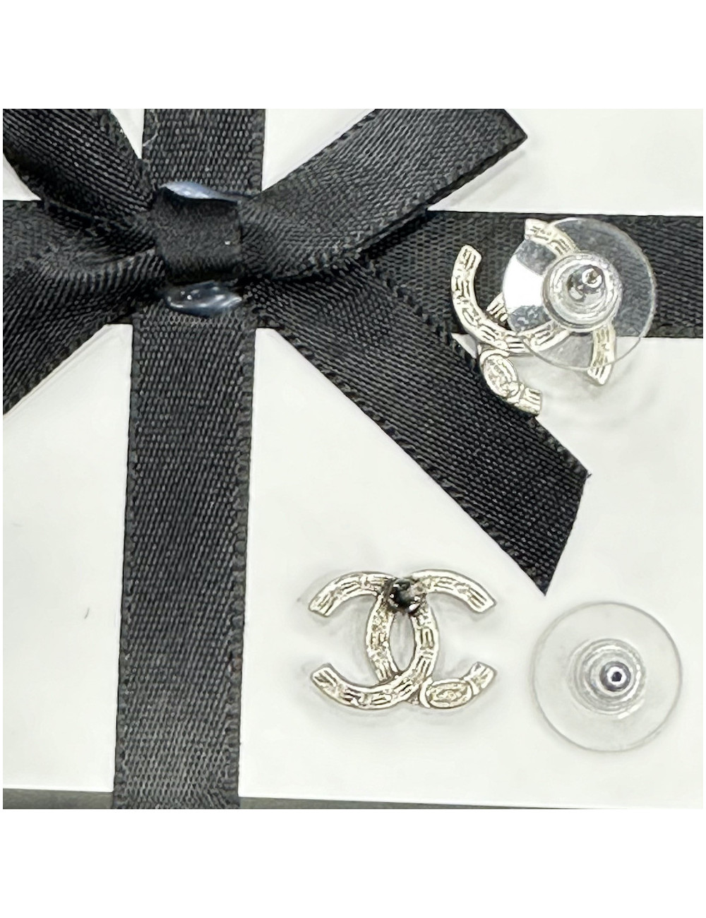 Clous argent CHANEL strass