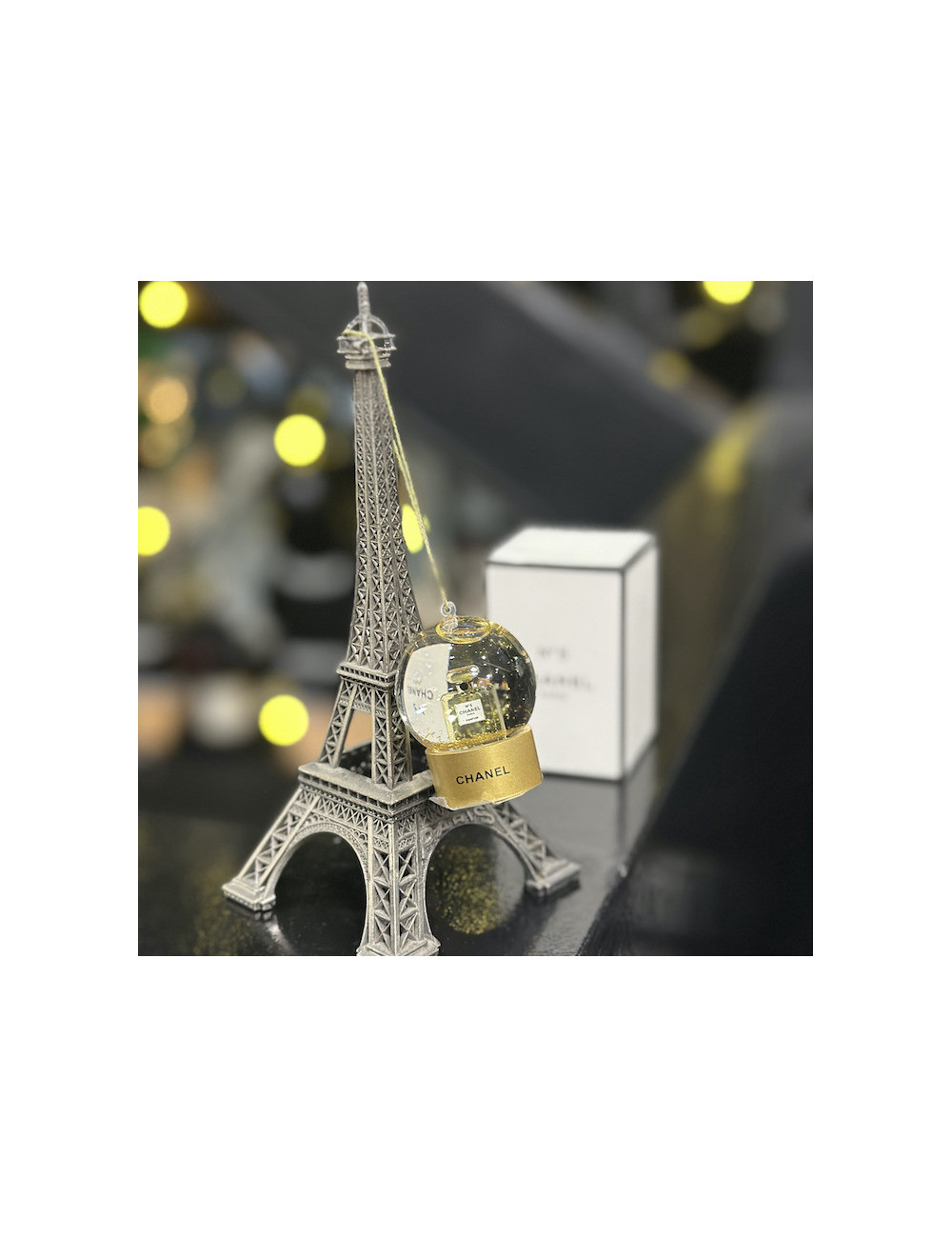 Mini boule à neige CHANEL pour sapin de Noèl