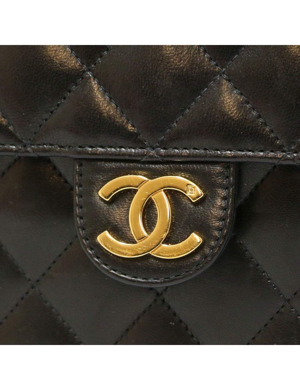 Sac à main CHANEL cuir matelassé noir