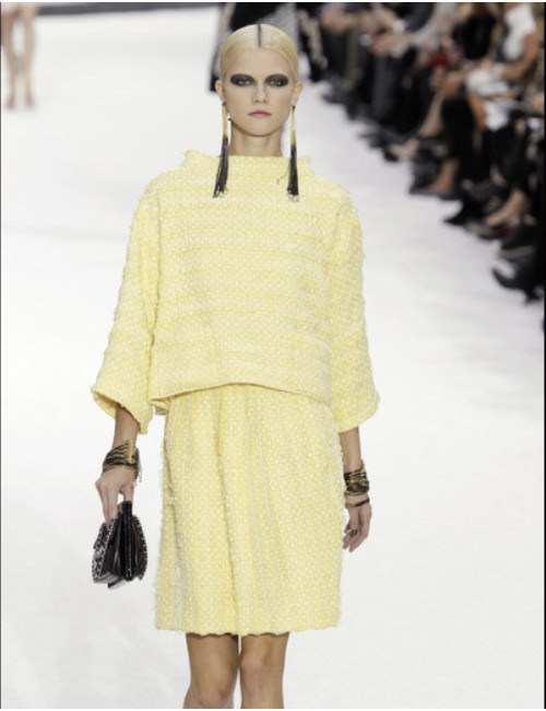 Tailleur CHANEL jaune T36 printemps été 2011