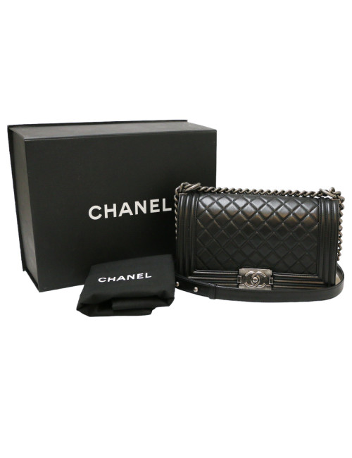 Boy CHANEL cuir lisse noir