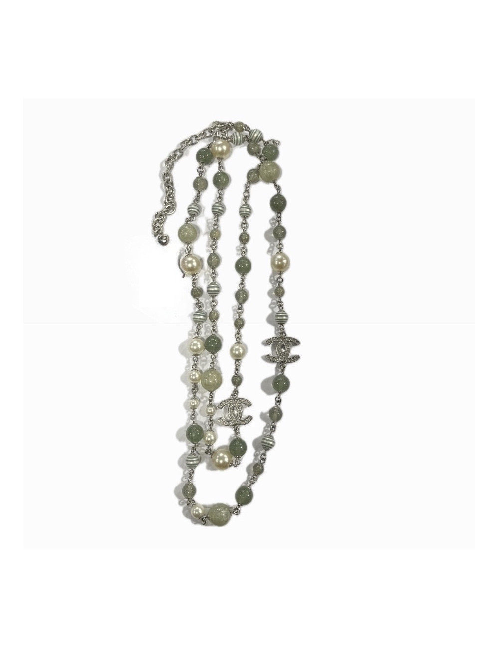 Sautoir CHANEL perles vert pâle